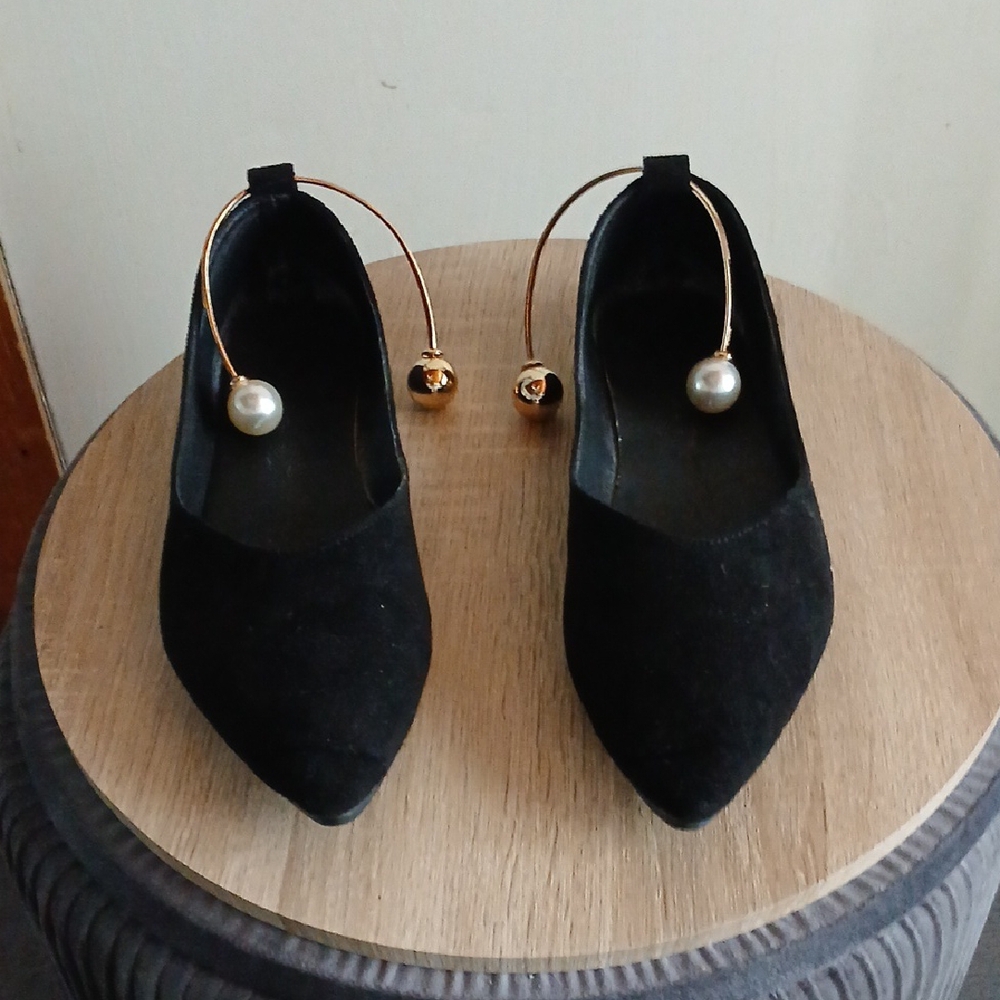 Sleek Black Suede Loafers with Pointed Toe